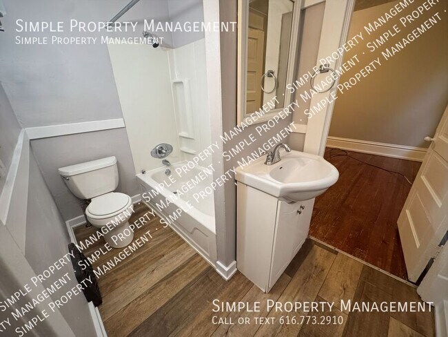 Building Photo - 1036 Lafayette Ave NE