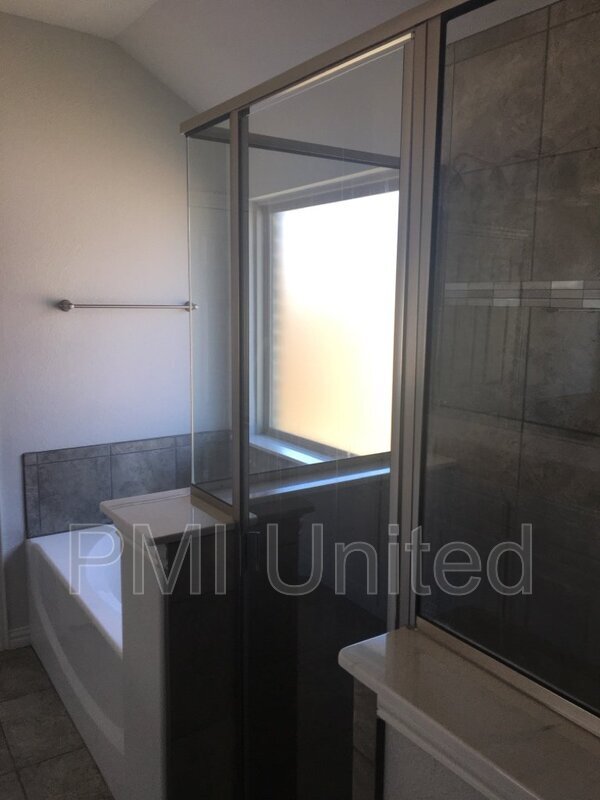 Building Photo - 3005 Cliffview Dr