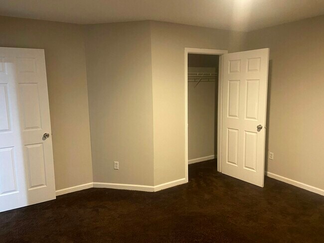 Building Photo - 7092 Walton Hl