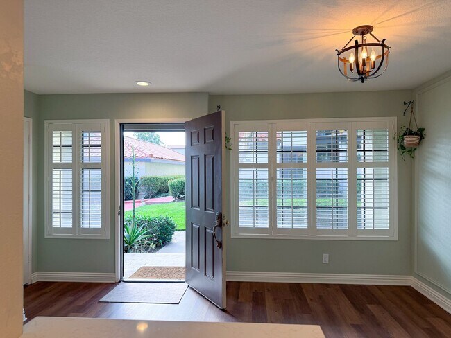 Building Photo - 2262 Martinique Ln