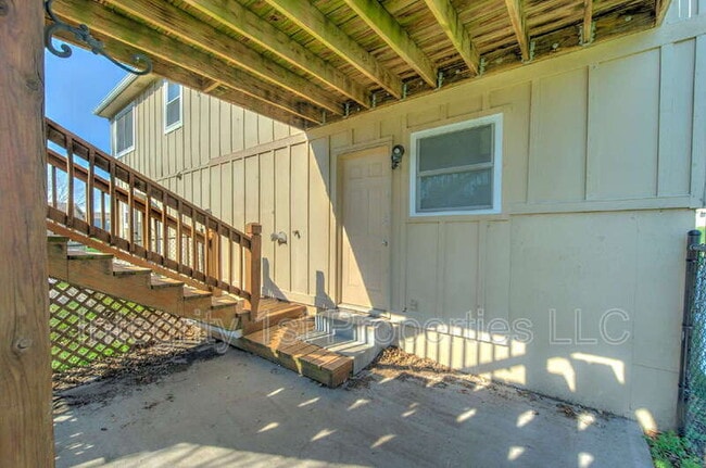 Building Photo - 8635 N Hull Ave