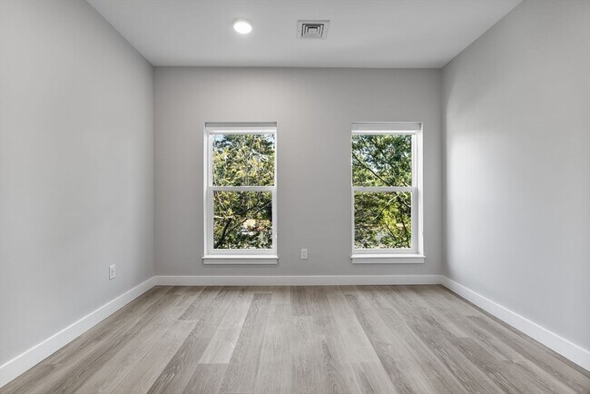 Building Photo - 50 Mill St