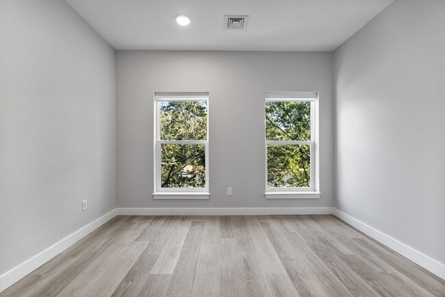 Building Photo - 59 Mill St