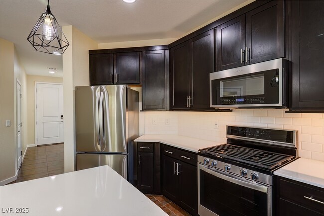 Building Photo - 7017 Pearl Hilltop Ct