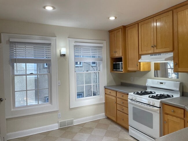 Building Photo - 3910-3912 Thomas Ave South