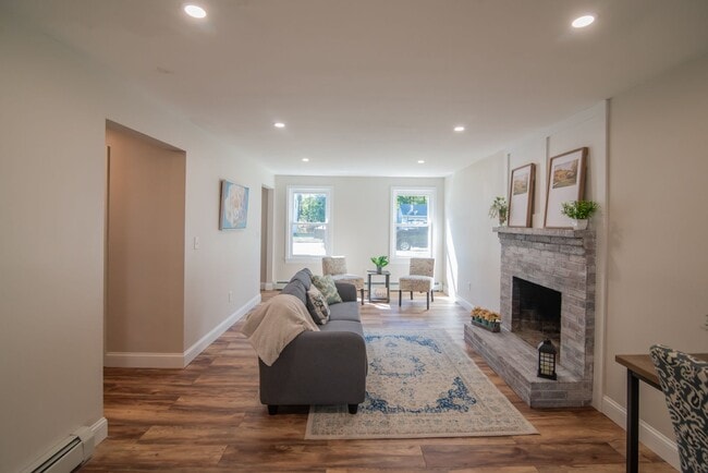 Building Photo - 11 Chatham St