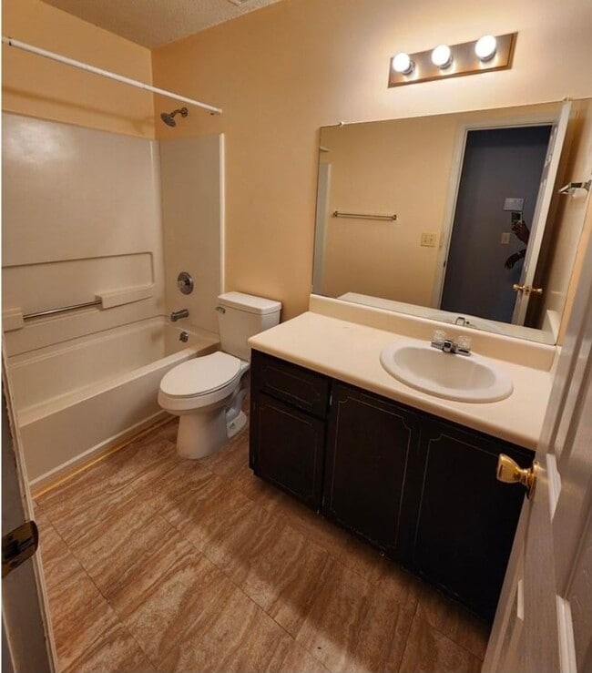 Building Photo - 2411 Fernando Ct