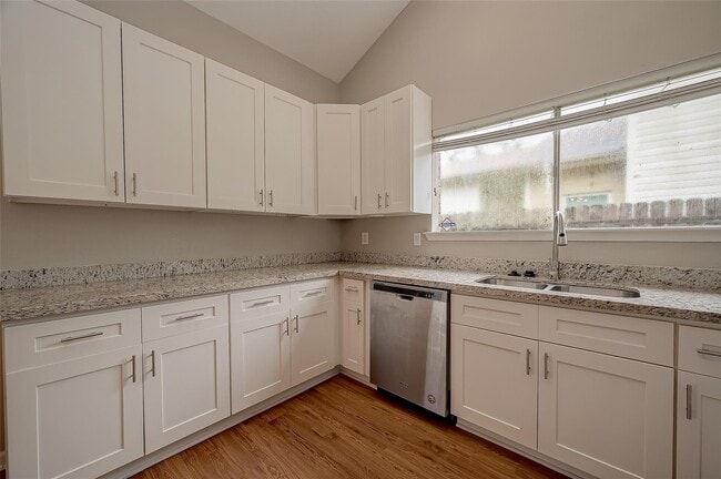 Building Photo - 1126 W Belgravia Dr