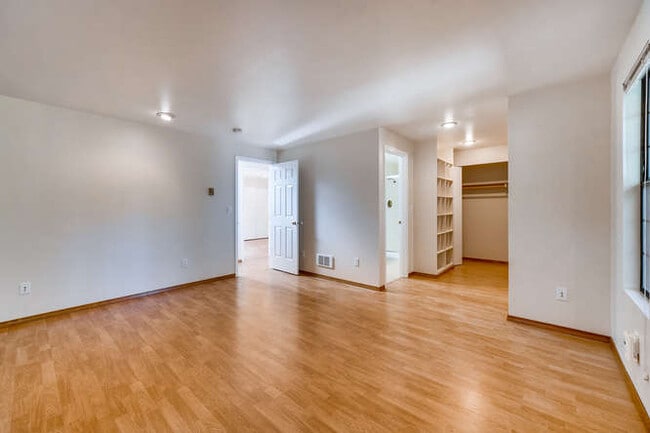 Building Photo - 8621 137th Ave NE