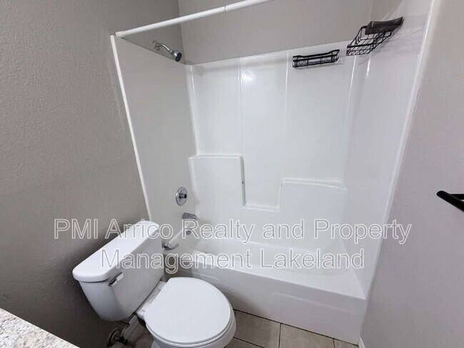 Building Photo - 3670 Country Ln