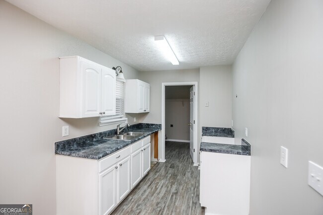 Building Photo - 221 Beechwood Ln