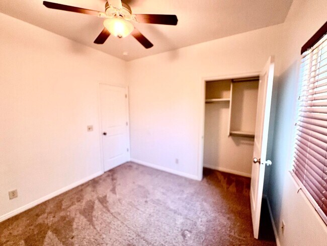 Building Photo - 520 N 2480 W