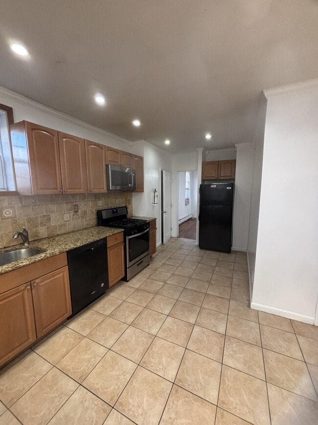 Building Photo - 1408 5th St