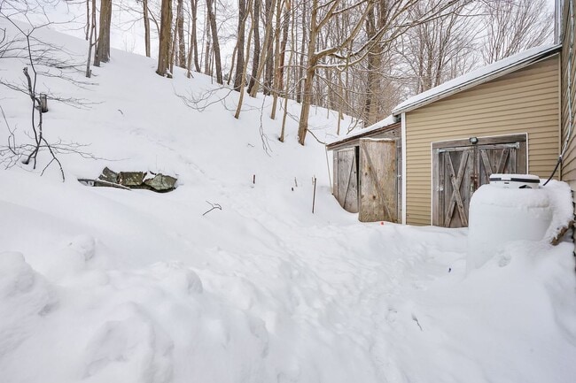 Building Photo - 11 Russell Rd