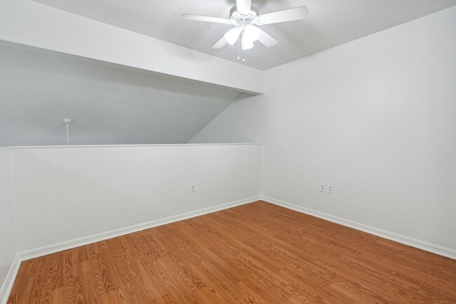 Building Photo - Townhome in Woods Edge!