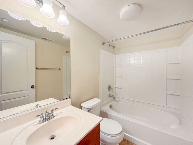 Building Photo - Beautiful 2B/2.5BA in Gated Community w/ A...