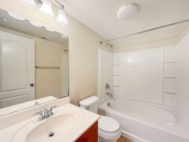 Building Photo - SD: Bright 2BD/2.5BA Townhome in Point Loma with Fireplace, Private Balcony & Tandem Garage