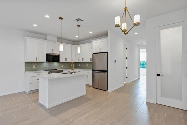 Building Photo - 1851 Pinecliff Dr