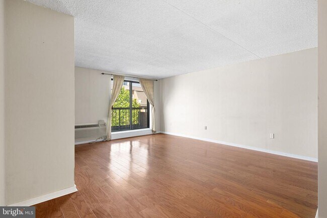 Building Photo - 200 Lombard St