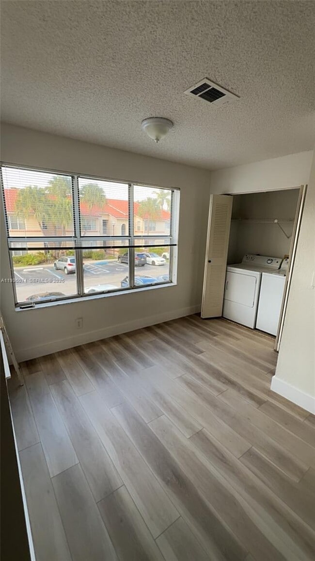 Building Photo - 3350 Pinewalk Dr N