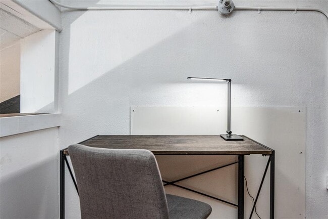 Building Photo - 1507 Holly St