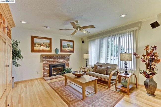 Building Photo - 4165 Sabio Ct