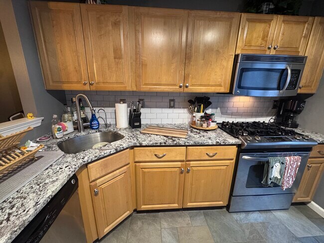 Building Photo - 425 Atlanta Ct