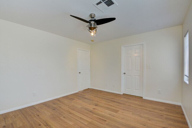 Building Photo - Beautiful two bedroom in great location