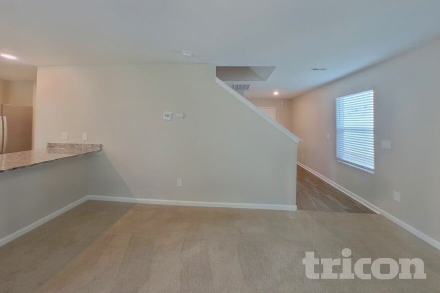 Building Photo - 2118 Southlea Dr