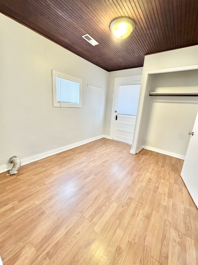 Building Photo - 2629 E Victory Ct