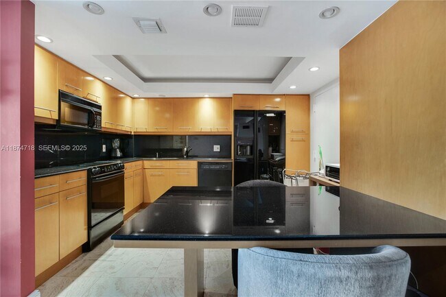 Building Photo - 3 Grove Isle Dr