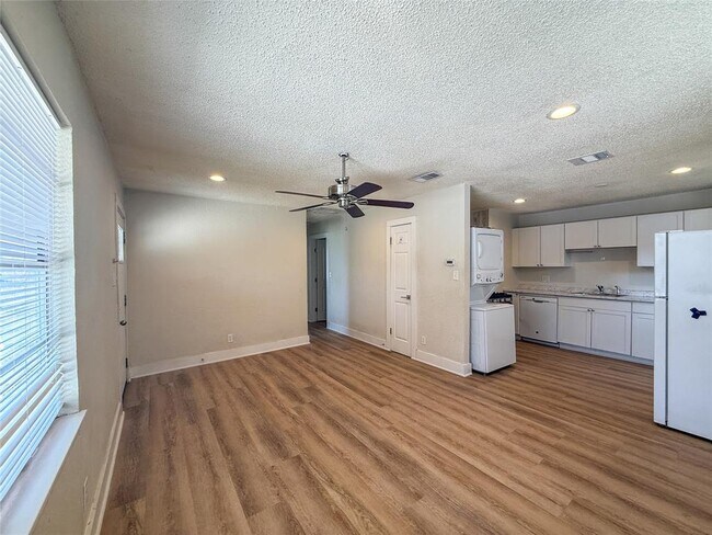 Building Photo - 1412 Vargas Rd