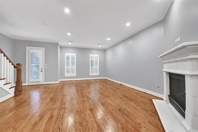 Building Photo - 210 Breezy Way
