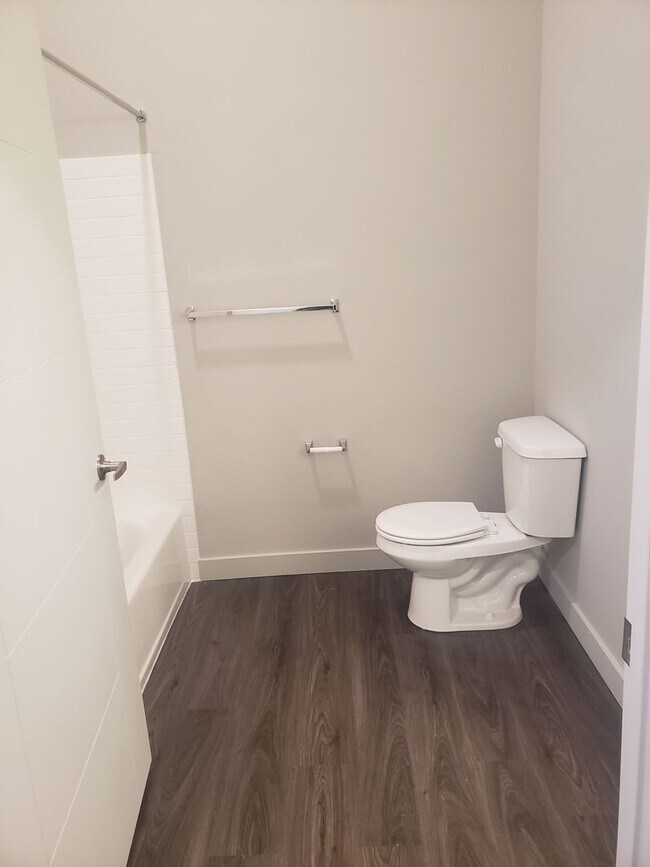 Building Photo - 2nd Floor 2bed 1 Bath in Springville!