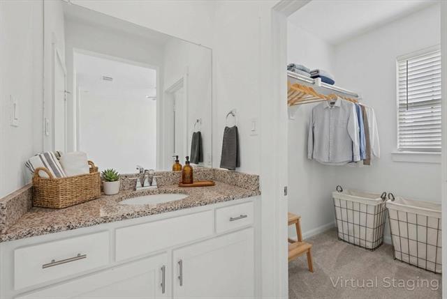 Building Photo - 1004 Rebecca Dr