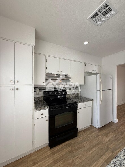 Building Photo - 7131 Cork Dr