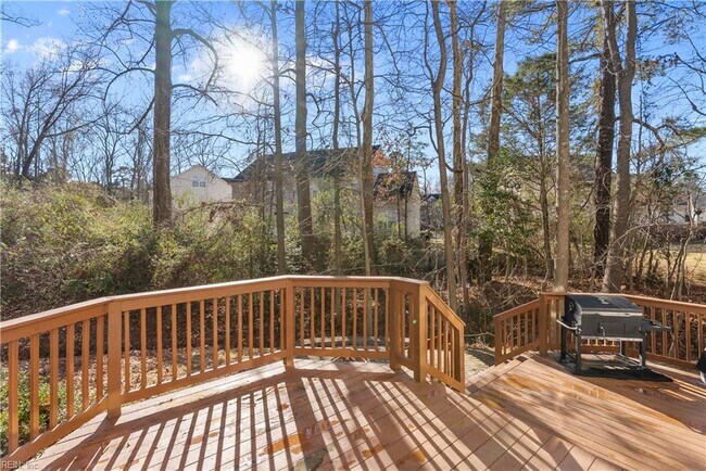 Building Photo - 13468 Whippingham Pkwy