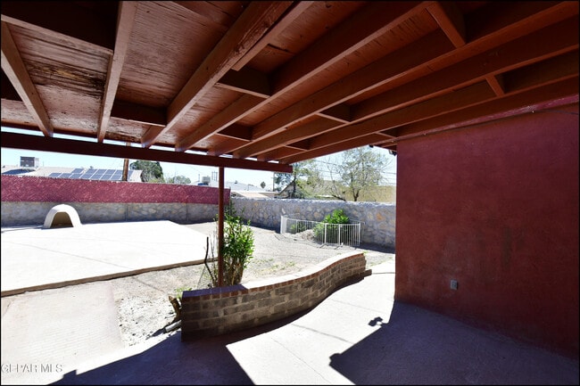 Building Photo - 908 Bolivia St