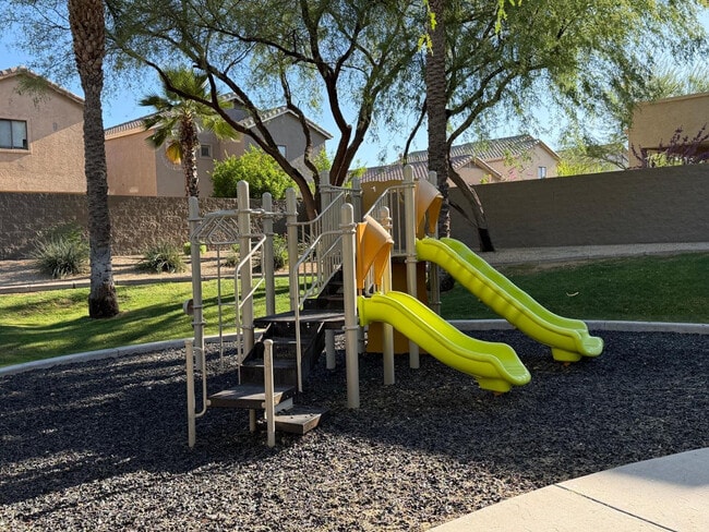 Building Photo - 5233 E Carmel Ave