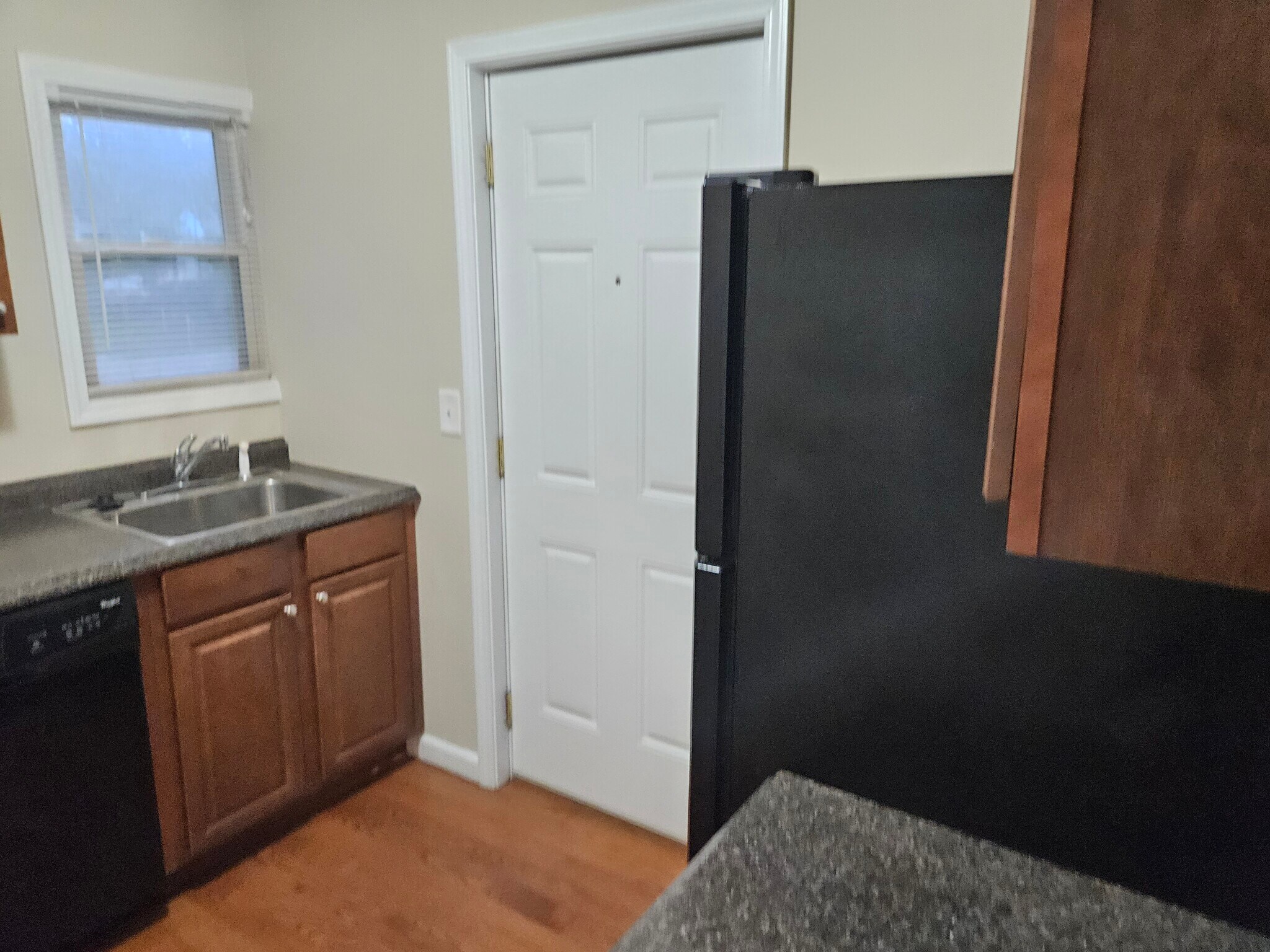 Building Photo - 118 Ballard St