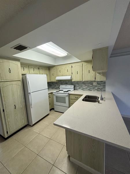 Building Photo - 7663 NW 73rd Terrace