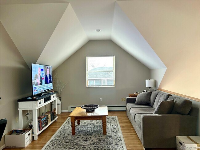 Building Photo - 259 Lincoln Blvd