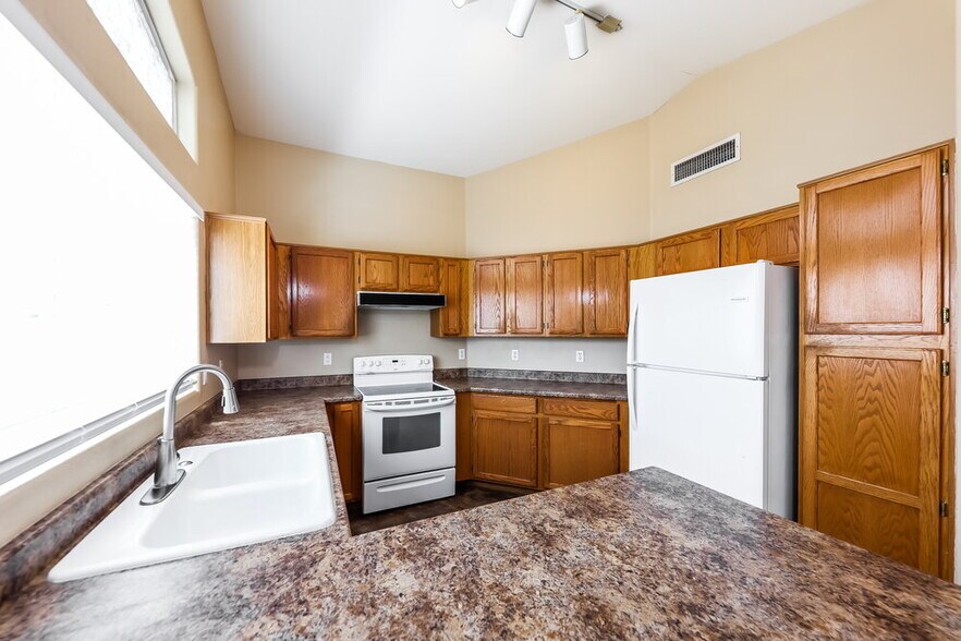 Building Photo - 1327 E Muriel Dr