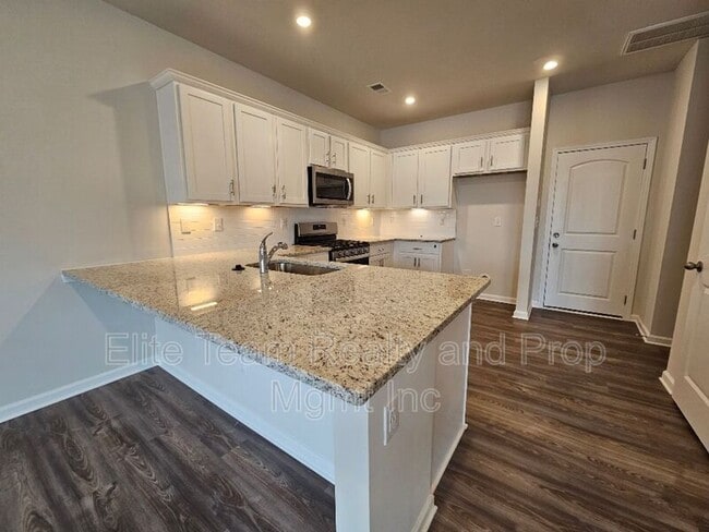 Building Photo - 5416 Kinsbridge Dr