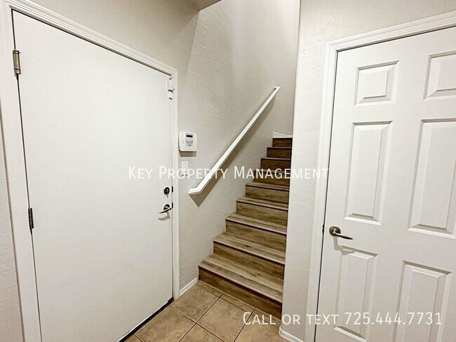 Building Photo - 3 BEDROOM 2 BATH 2 CAR GARAGE CONDO IN GAT...