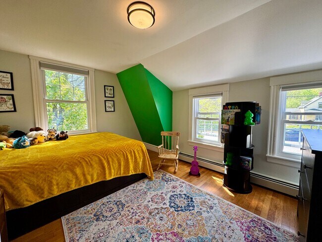 Building Photo - $3,900 - 3BD/2BA Single Family Home - Falmouth w/ Heated 2-Car Garage, W/D & Large Backyard! Avai...