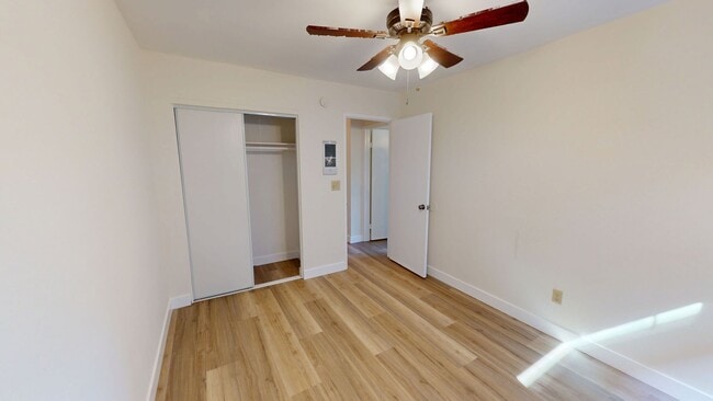 Building Photo - Open Concept Townhouse | Vinyl Plank Flooring