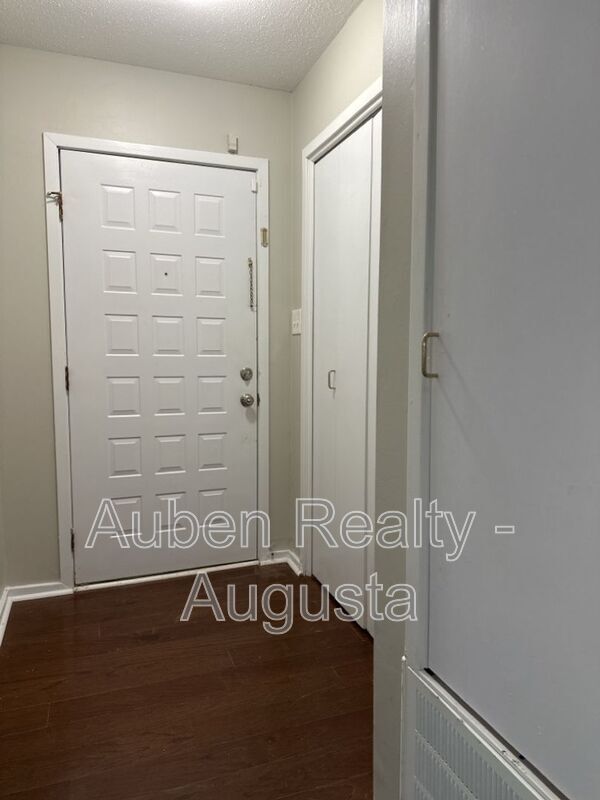 Building Photo - 3208 Summerchase Cir