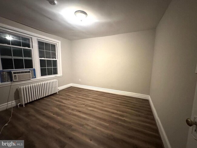 Building Photo - 228 Ascot Pl NE