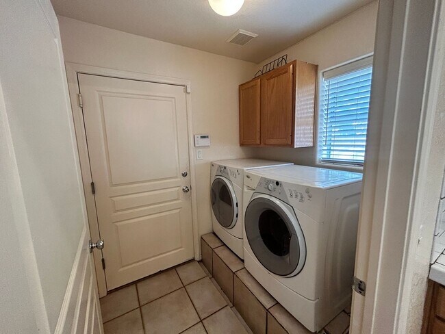 Building Photo - 4-Bedroom Home in Mesa Del Sol with Heated Pool and Spa